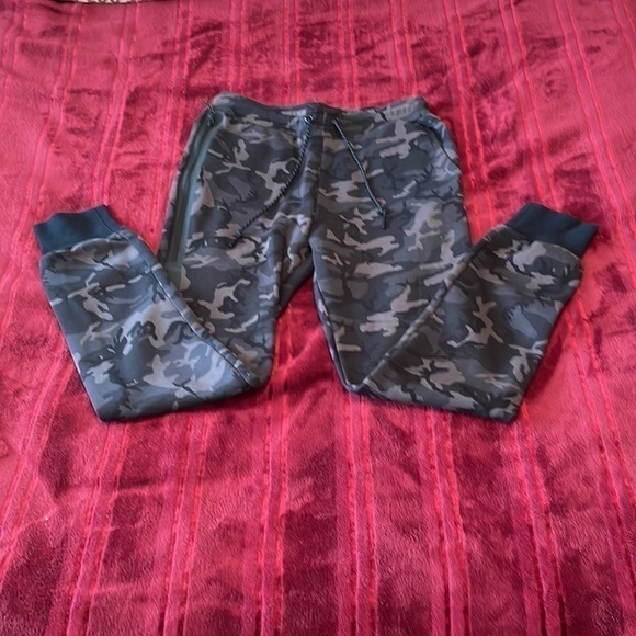 NIKE Tech Fleece Joggers Camo Size Small - Picture 10 of 13
